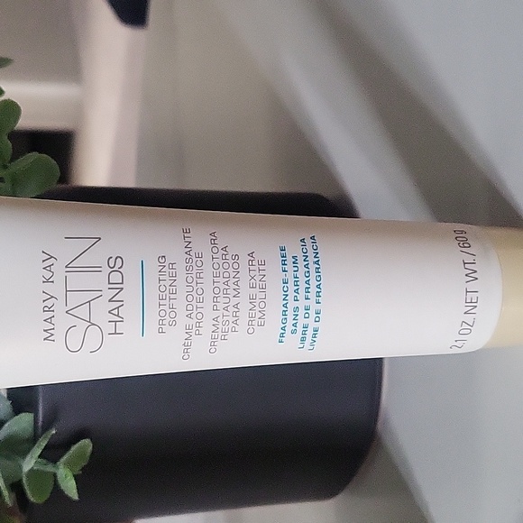 Mary Kay Stain Hands Pampering Set - Picture 3 of 5